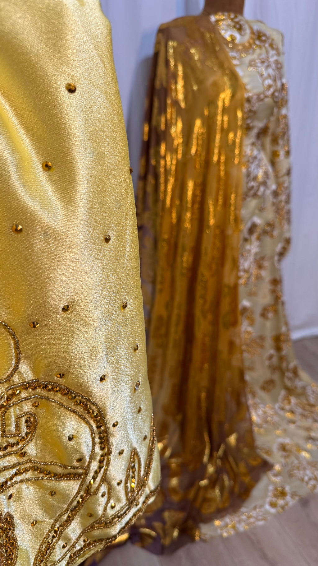 CREAM/GOLD MAQBAL